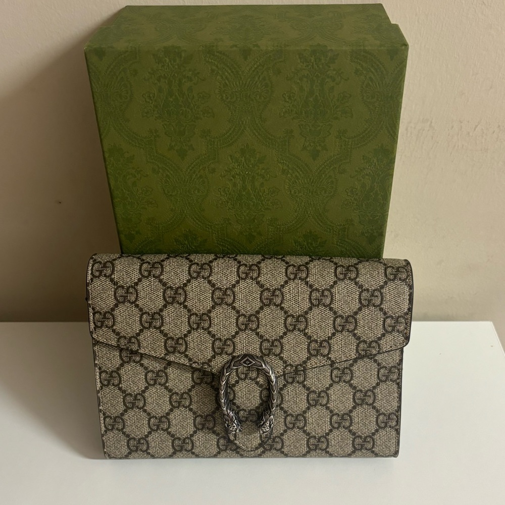 Gucci DIONYSUS GG SUPREME CHAIN WALLET